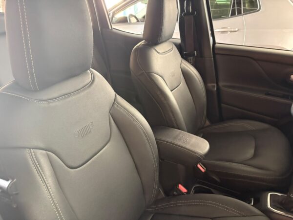 WhatsApp Image 2026-09-29 at 15.13.54 (1) Renegade Sport Altitude T270 1.3 Turbo 2025