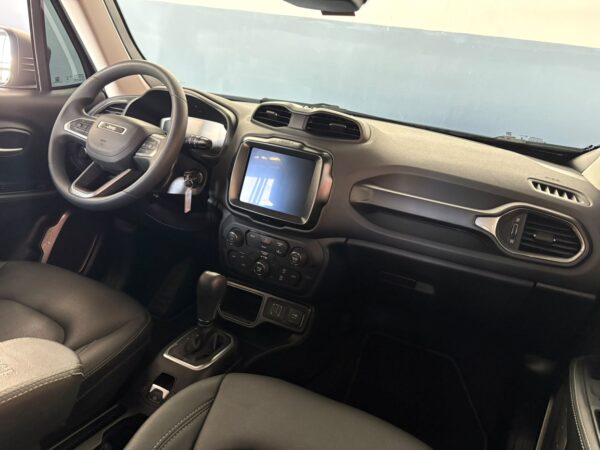 WhatsApp Image 2026-09-29 at 15.13.54 (2) Renegade Sport Altitude T270 1.3 Turbo 2025