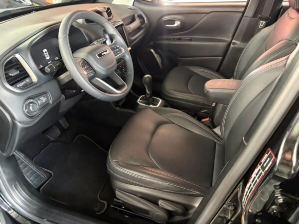 WhatsApp Image 2026-09-29 at 15.13.55 (1) Renegade Sport Altitude T270 1.3 Turbo 2025