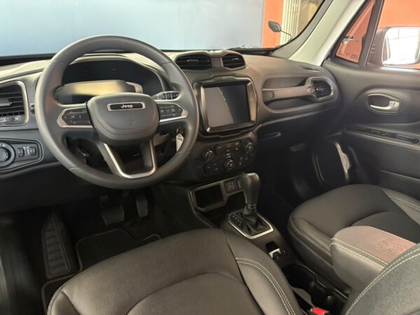 WhatsApp Image 2026-09-29 at 15.13.55 (2) Renegade Sport Altitude T270 1.3 Turbo 2025